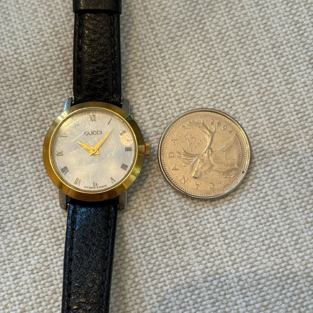 Vintage Gucci Gold and Black Roman Numeral Watch Swiss Made - Picture 3 of 13